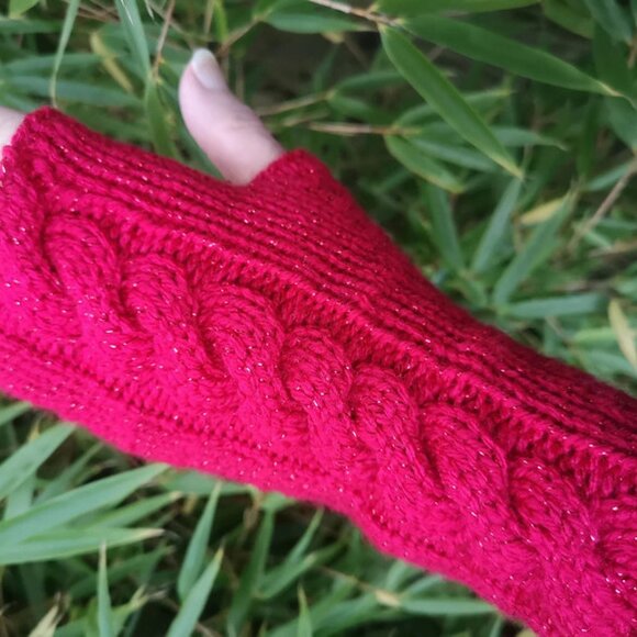 Red Sparkle Glitter Handmade Knit Twist Fingerless Gloves - Picture 9 of 9